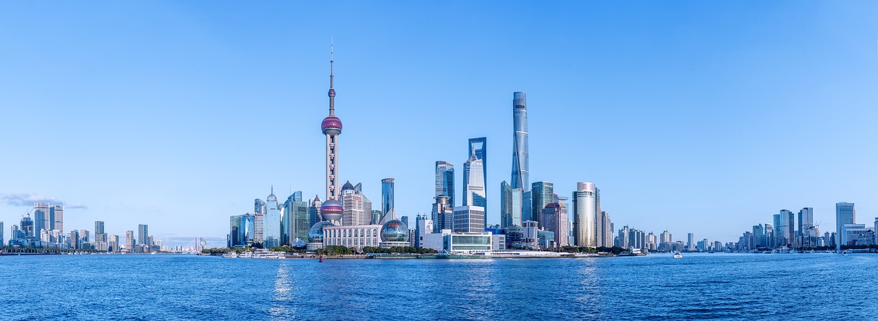 How China Should Navigate Through the Economic Challenges