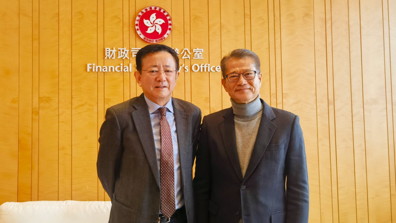 Professor Fan Gang Met with Financial Secretary Paul Chan Mo-po of Hong Kong